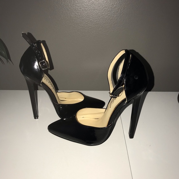 Black heels - Picture 1 of 3